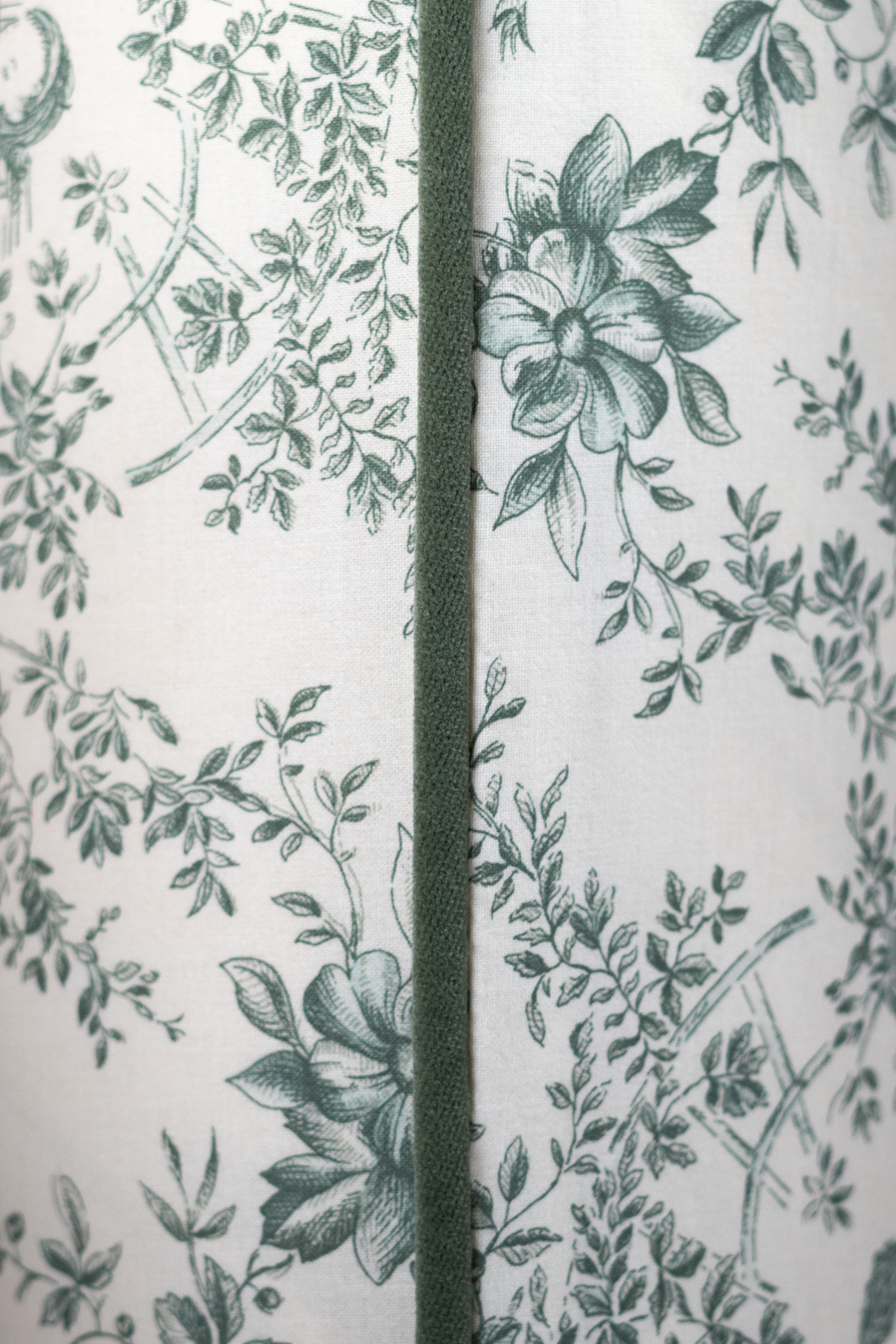 Shaftesbury - Toile cushion