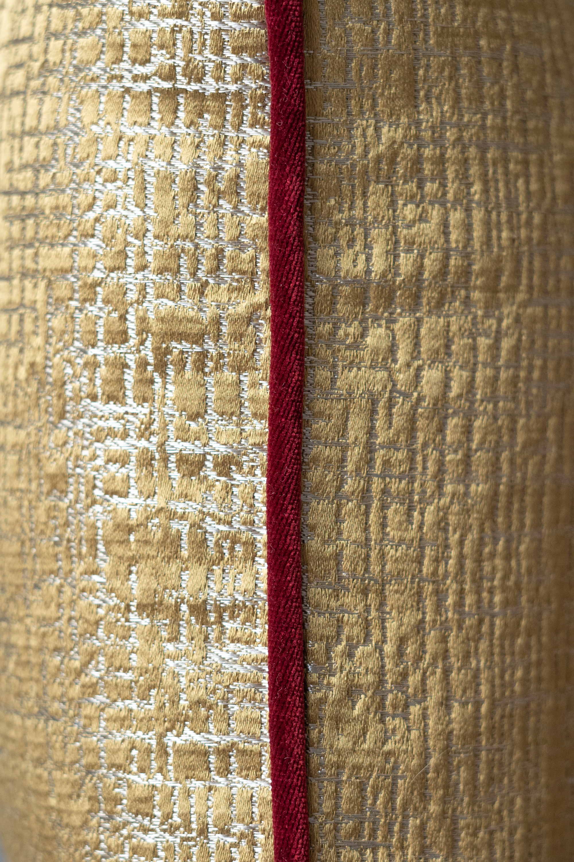 Abbas - Gold luxe cushion