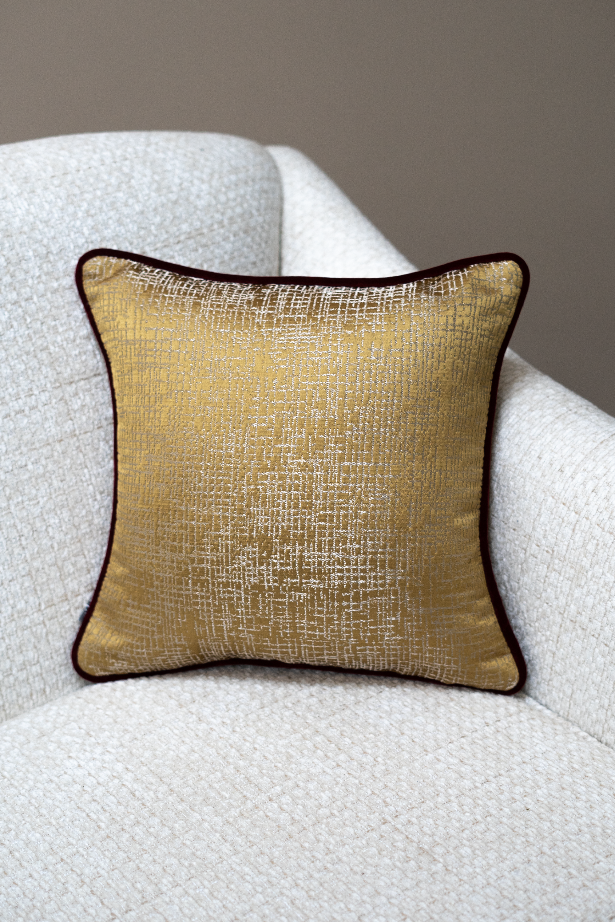 Abbas - Gold luxe cushion